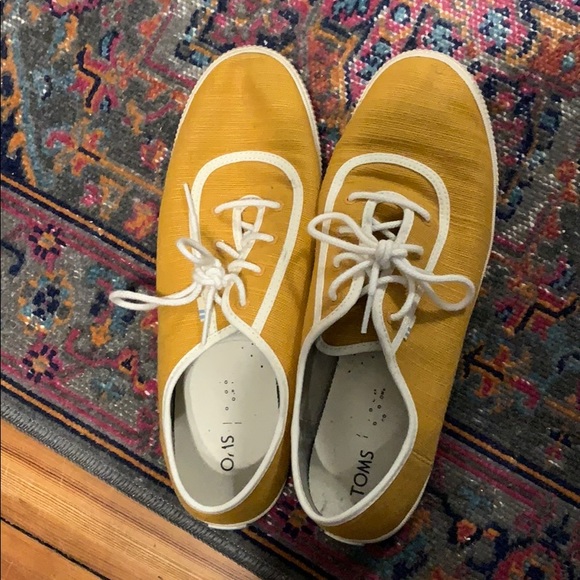 toms yellow shoes